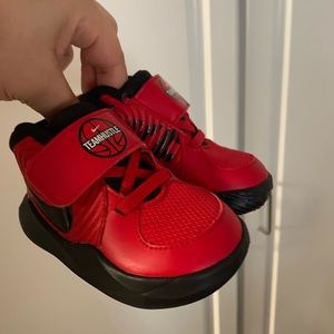 Nike Team Hustle Sneakers | Like New | Size 4 Baby